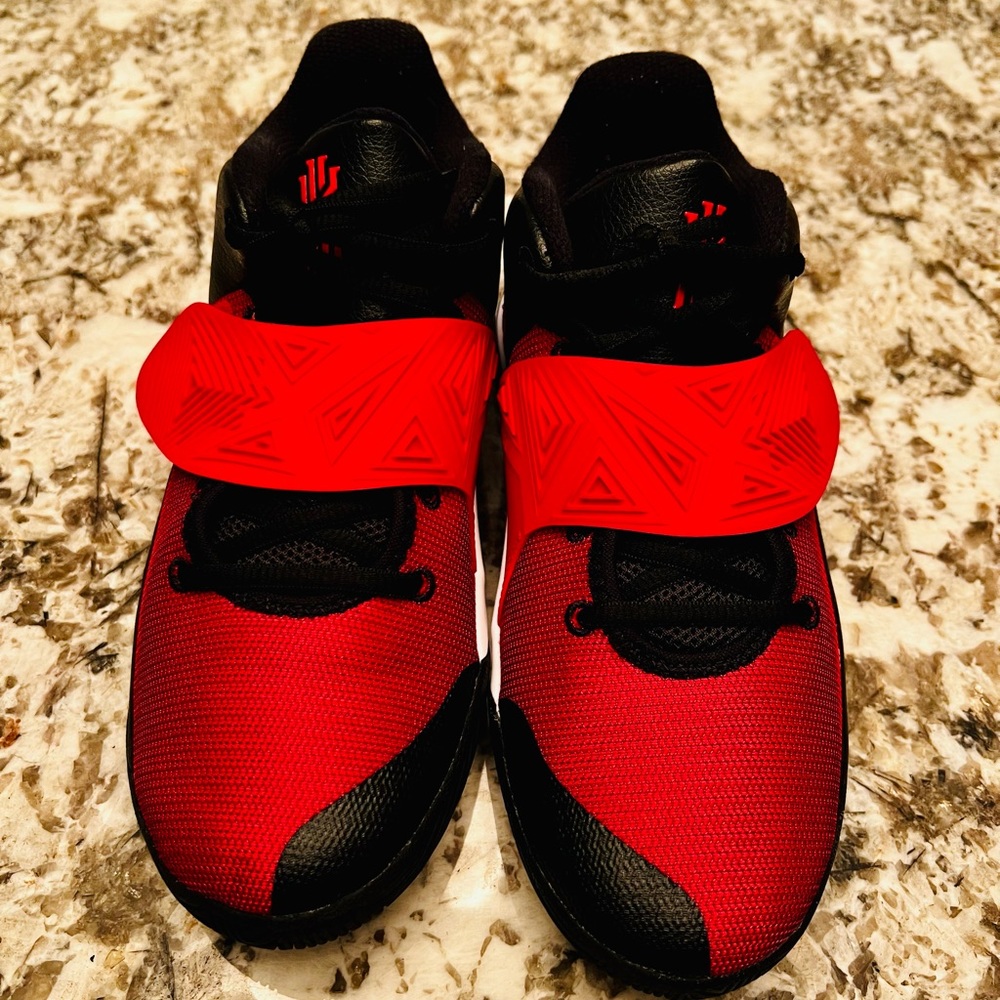 Nike Kids Kyrie Flytrap Causal Basketball Shoes. Big kid size 6.5Y. - Picture 7 of 12